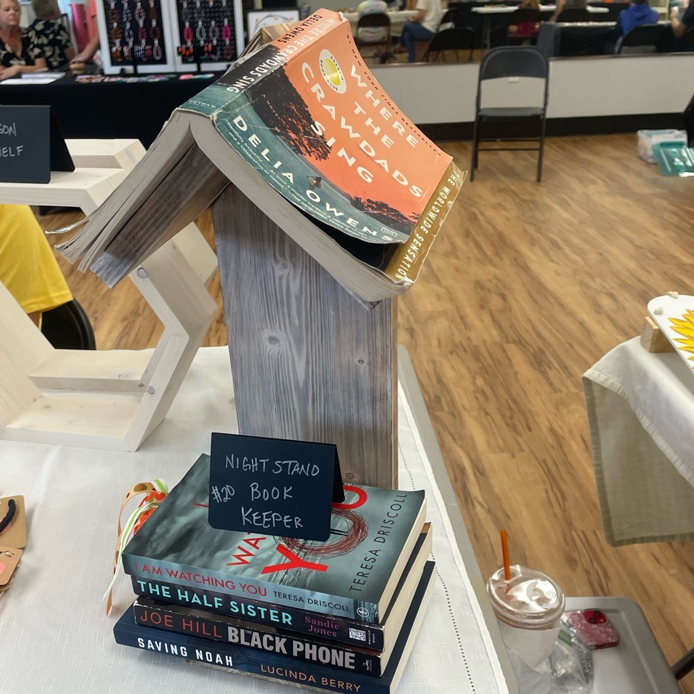 Nigh stand book keeper